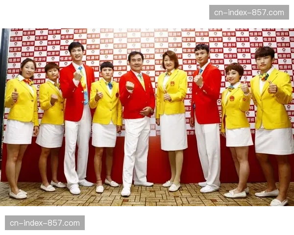 教士队春训传统：周日下午比赛穿着军事主题队服，致敬球队历史文化