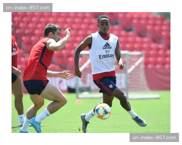 战术前瞻：瓦伦西亚新帅首秀，会延续其擅长的“疯跑流”压迫战术吗？