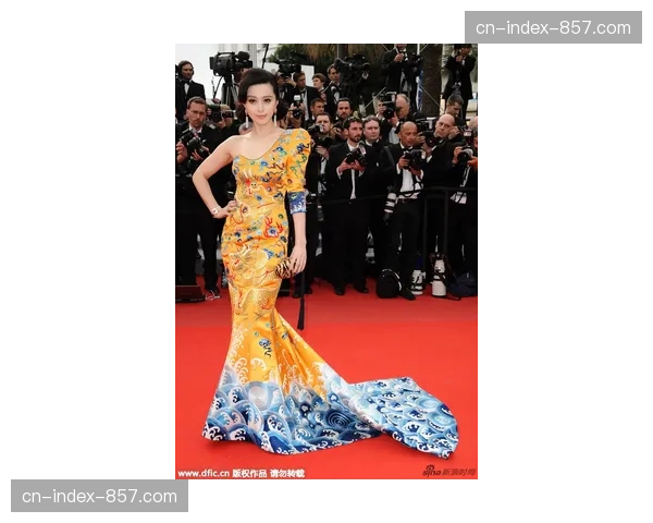 特写：戛纳电影节临近，摩纳哥俱乐部队员受邀参加慈善晚宴。