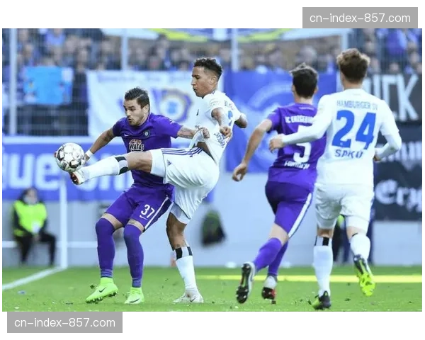 莱比锡3-1法兰克福，三粒进球全部通过定位球攻入